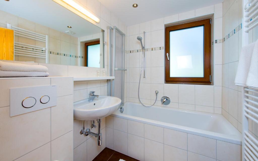 Tyrol Appartements Ehrwald Rum bild